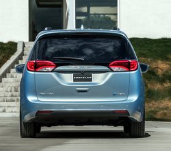 2017,Chrysler,Pacifica,minivan,plug-in hybrid,PHEV