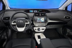 2016 Toyota,Prius,interior,styling