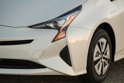 2016,Toyota,Prius,mpg,styling