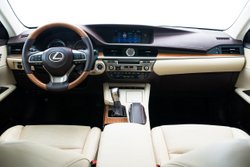 2016 Lexus ES 300h,interior,technology,mpg