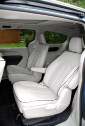 2017 Chrysler Pacifica Hybrid,interior