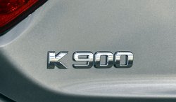 2017 Kia K900, badge