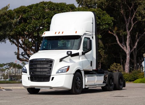 Daimler Trucks North America LLC (DTNA) announced this week that the first two Class 8 battery electric Freightliner eCascadias  are headed for Southern California customers.