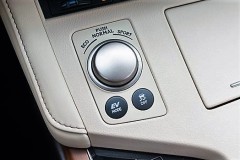 2016_Lexus_ES_300h_4-modes