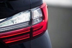 2016_Lexus_ES_300h_L-taillights