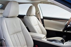 2016_Lexus_ES_300h_front-seats