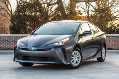 2020_Prius_L_Eco_01-1500x1000