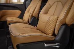 The new top-of-the-line 2021 Chrysler Pacifica Pinnacle model includes a unique set of two fully movable lumbar comfort pillows for the second row captain’s chairs that match the quilted style and Caramel color of the leather seats. The lumbar pillows feature an embossed Chrysler logo on one side, with a suede pillow backing on the other.