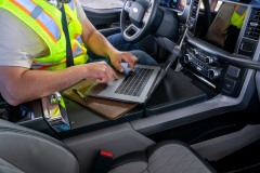 The new available Interior Work Surface makes living and working in the cabin easier with a large, ﬂat deployable surface ideal for signing documents, using a laptop or just enjoying your lunch break. Available in both bench and captain’s seat conﬁgurations from XL to Limited.