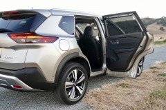 2021-Nissan-Rogue-18