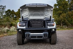 From bold and futuristic design cues, to cleverly executed details, the 2022 GMC HUMMER EV reimagines an instantly recognizable silhouette for a modern, all-electric future