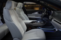 LYRIQ’s slim electric architecture allowed new opportunities for designers to rethink the interior’s configuration. For example, the center console was replaced by a drawer system that holds all the necessary content, but in a new way, with added functionality and storage.