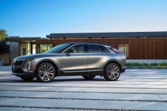 Defined by taut lines and clean surfaces, LYRIQ is assertive and modern, characterized with a low, fast roofline and wide stance that emphasize agility and convey confidence. Additional details, such as a flow-through roof spoiler, express the careful attention paid to aerodynamics to optimize efficiency on the highway.