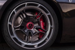 The Dodge Charger Daytona SRT Concept rolls on painted-pocket 21-inch wheels with diamond-cut faces that continue the concept’s aerodynamic efficiencies with a turbine-like design, and a red Fratzog logo embellishes the wheel center locks.
