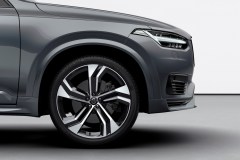 XC90 Recharge Plug-In Hybrid R-Design, in Thunder Grey