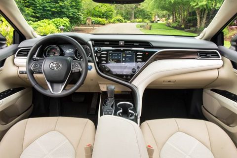 2020 Toyota Camry Hybrid XLE