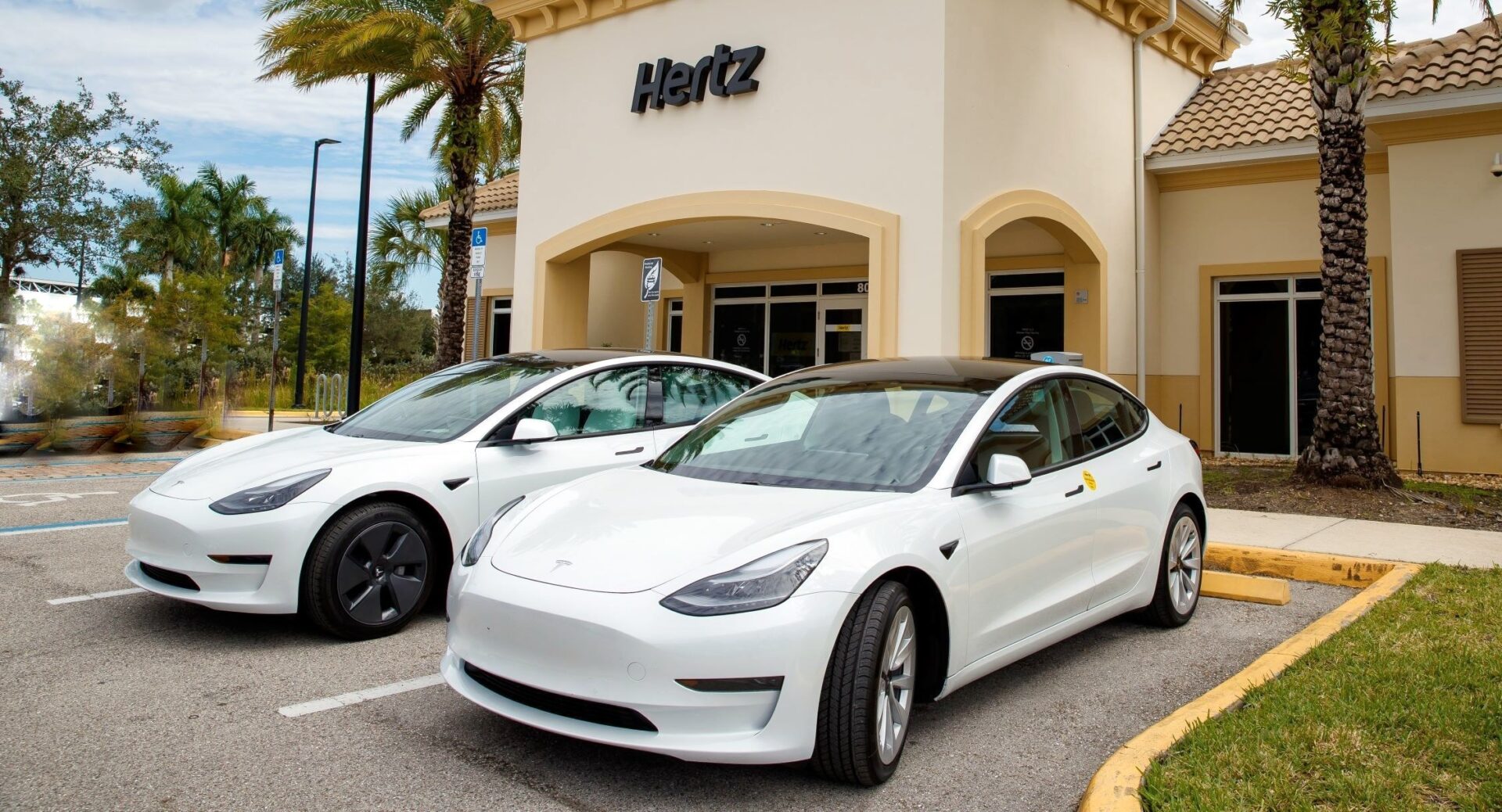 News: Hertz Exits Bankruptcy, Cuts Deals with Tesla, Uber & Carvana Clean Fleet Report