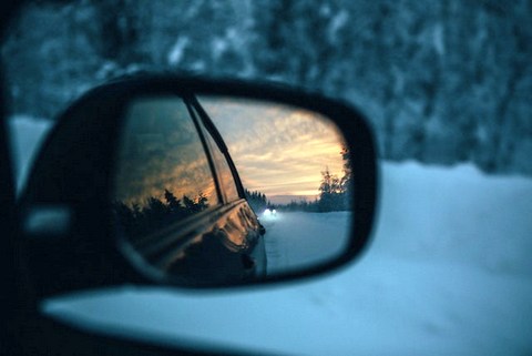 EV winter driving; Photo by nika kakalashvili: https://www.pexels.com/photo/selective-focus-photography-of-wing-mirror-246320/