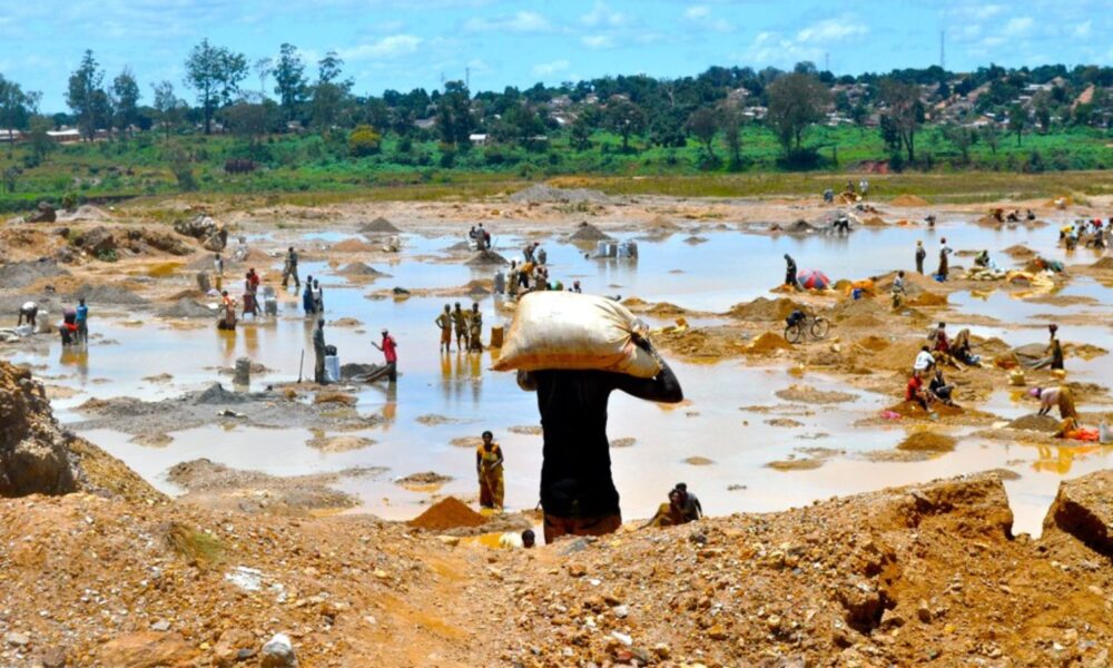 Washing copper ore in the Democratic Republic of Congo. Source: Fairphone/Flickr.