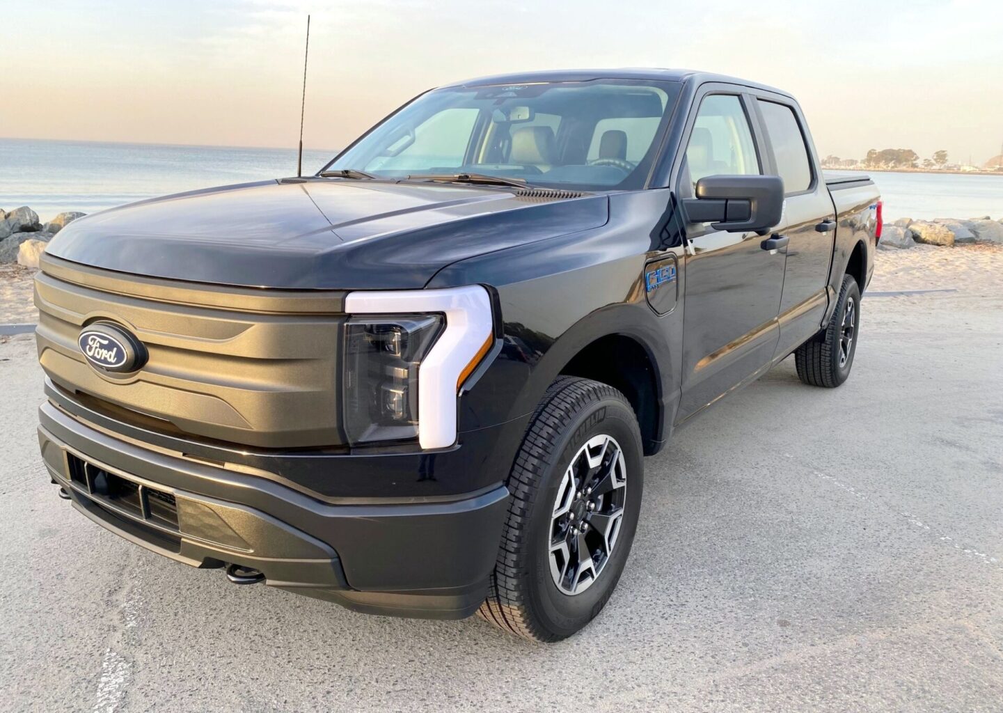 2025 Ford F-150 Lightning SuperCrew 4x4