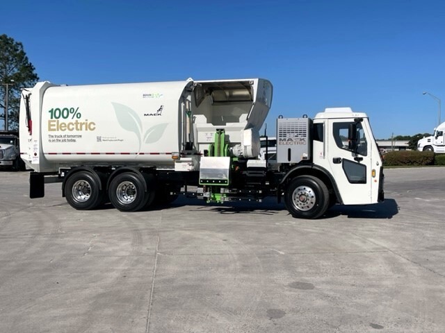 Mack LR Electric refuse truck