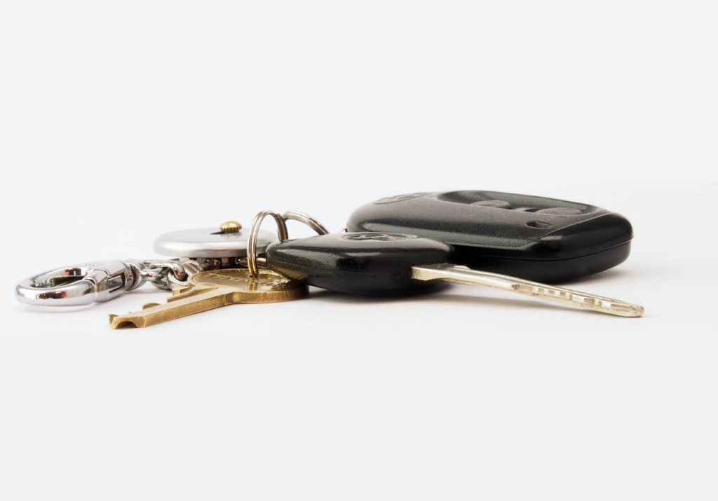 Car keys, https://www.pexels.com/photo/car-keys-on-white-surface-842528/