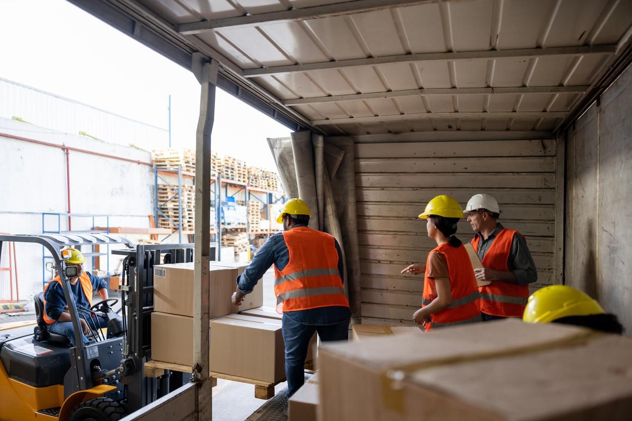 The "Hands-Off" Move: Why Professional Loading is the 2026 Standard