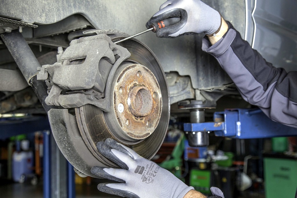EV and Hybrid Service Records Still Don't Talk to Each Other