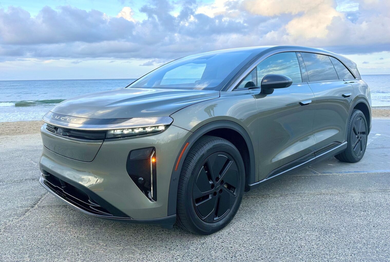 2026 Lucid Gravity Grad Touring
