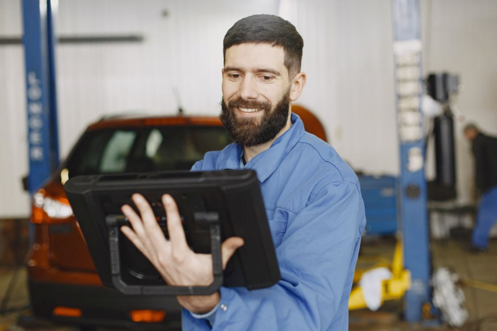 How Digital Dispatch Improves Fleet Maintenance Efficiency