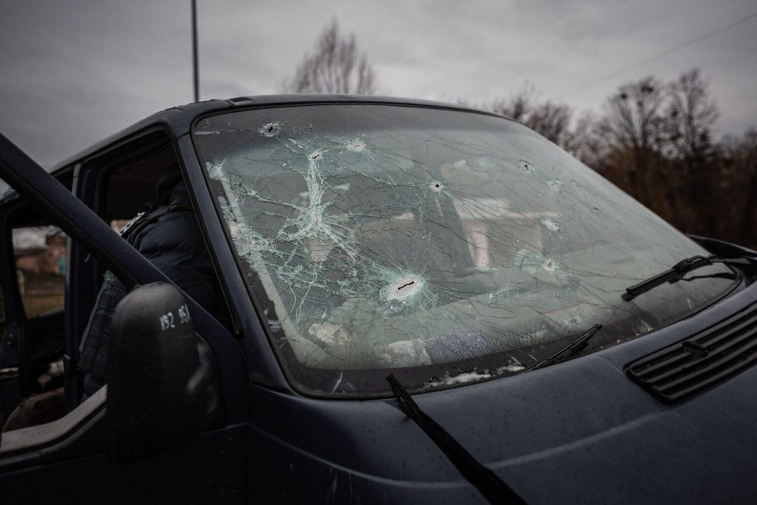 What Drivers Should Know Before Replacing a Windshield