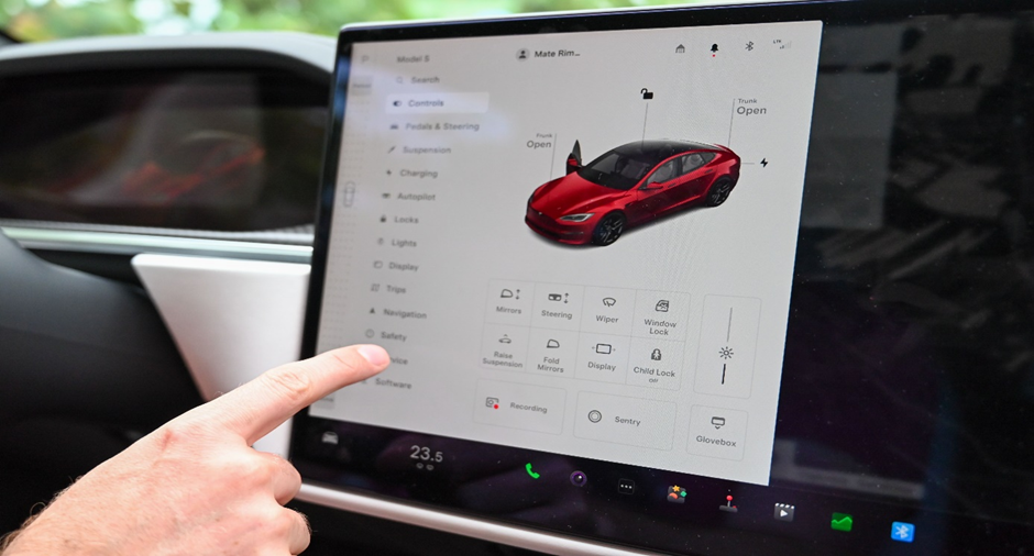 Computer screen in an EV; Photo by Vladimir on Pexels
